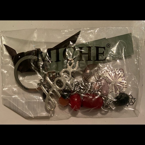 Miche “Hope” Necklace & Keychain - Picture 3 of 4